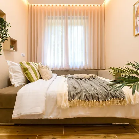 Mohost Centrum - Urban Retreat In Center Apartment *