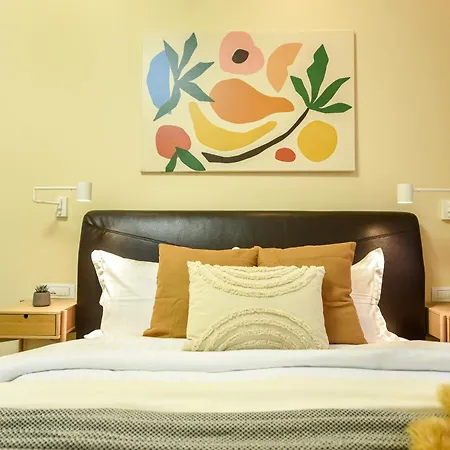 Апартаменти Mohost Centrum - Urban Retreat In Center Брашов