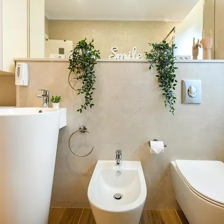 Апартаменти Mohost Centrum - Urban Retreat In Center *
