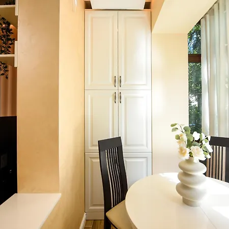 Mohost Centrum - Urban Retreat In Center Апартаменти Брашов